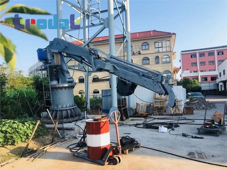 Hydraulic Deck Crane